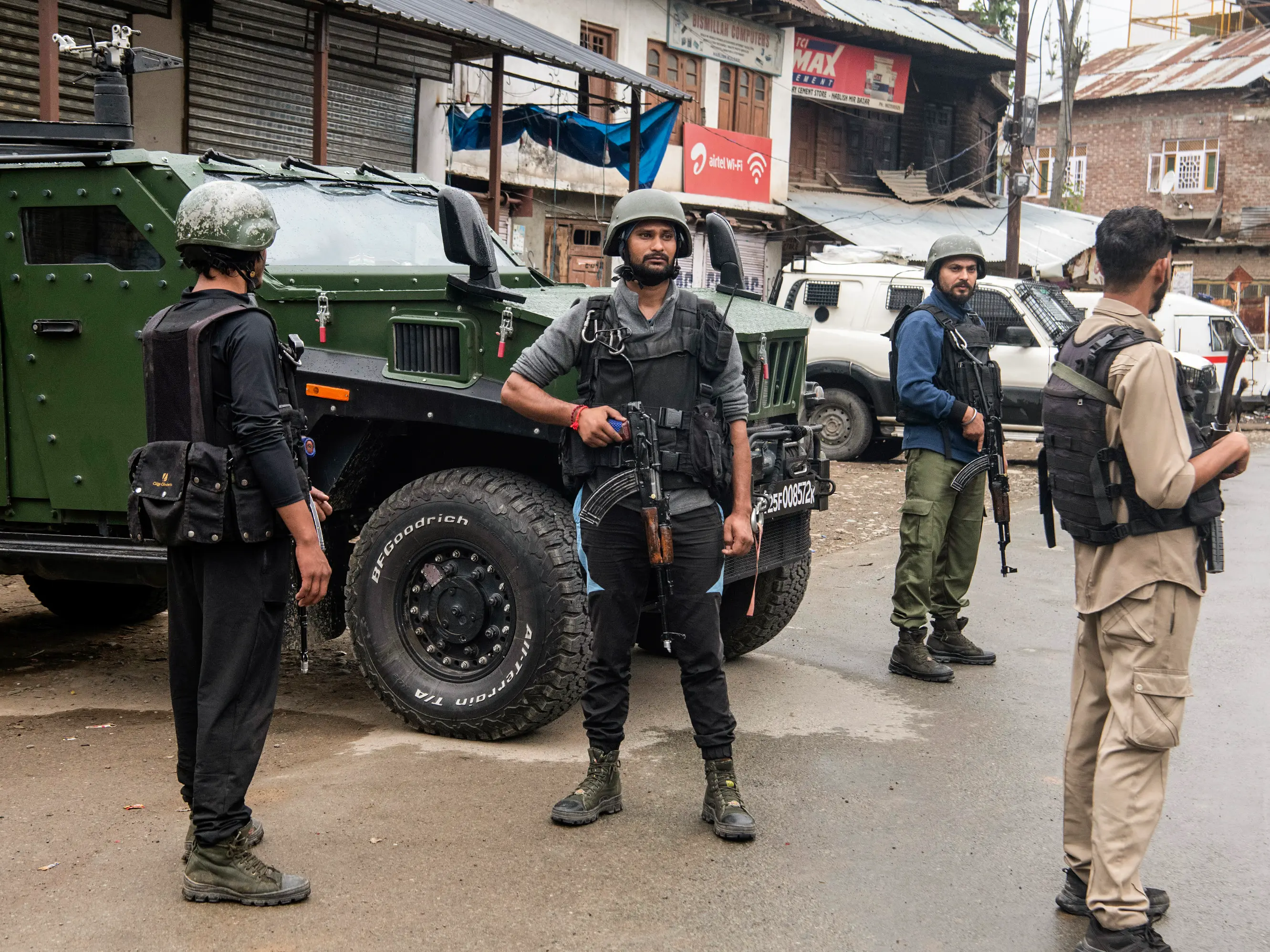Kulgam terror attack: LG orders SOP review for migrant workers, CM announces ₹16 lakh relief Kulgam terror attack: LG orders SOP review for migrant workers, CM announces ₹16 lakh relief