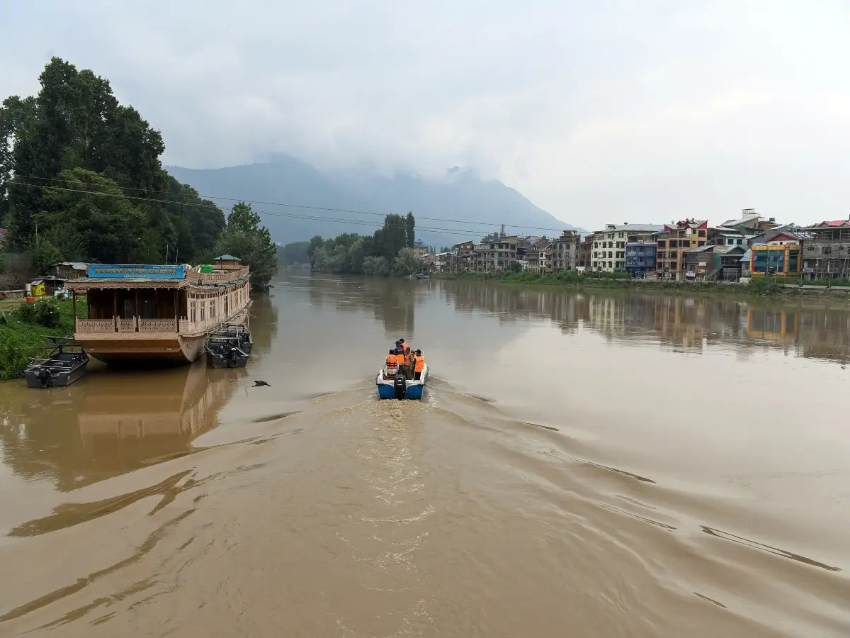Heavy rain paralyses parts of J&K; NH-44 closed, schools shut Heavy rain paralyses parts of J&K; NH-44 closed, schools shut