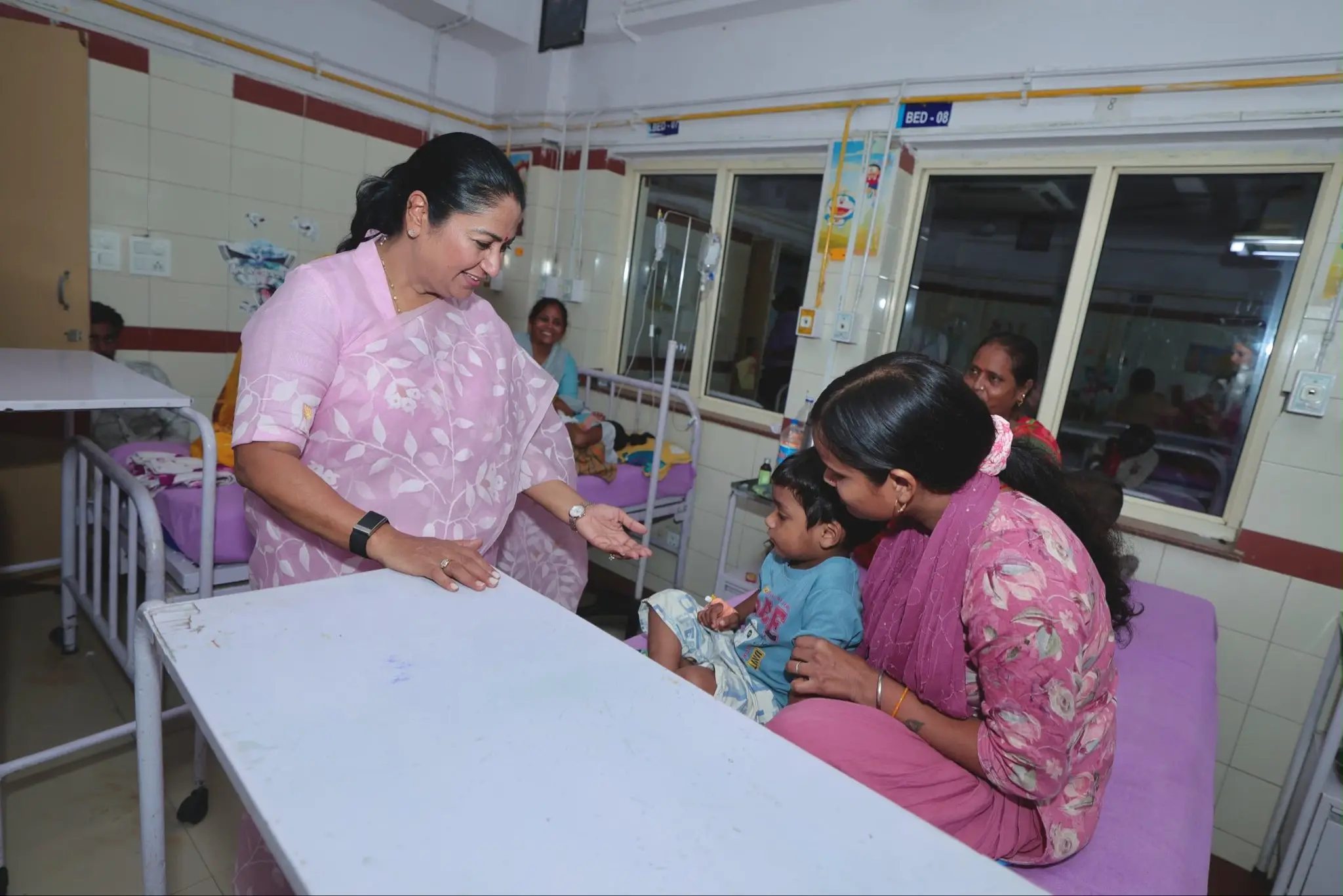 Delhi CM Rekha Gupta meets patients at Lal Bahadur Shastri Hospital, vows quality healthcare