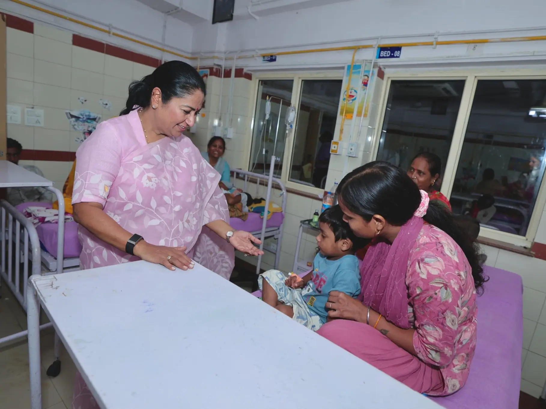 Delhi CM Rekha Gupta meets patients at Lal Bahadur Shastri Hospital, vows quality healthcare Delhi CM Rekha Gupta meets patients at Lal Bahadur Shastri Hospital, vows quality healthcare