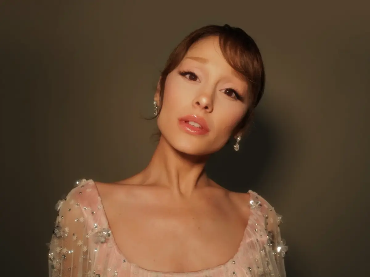 Ariana Grande pauses public appearances amid health concern debate, pulls out of West End production Ariana Grande pauses public appearances amid health concern debate, pulls out of West End production