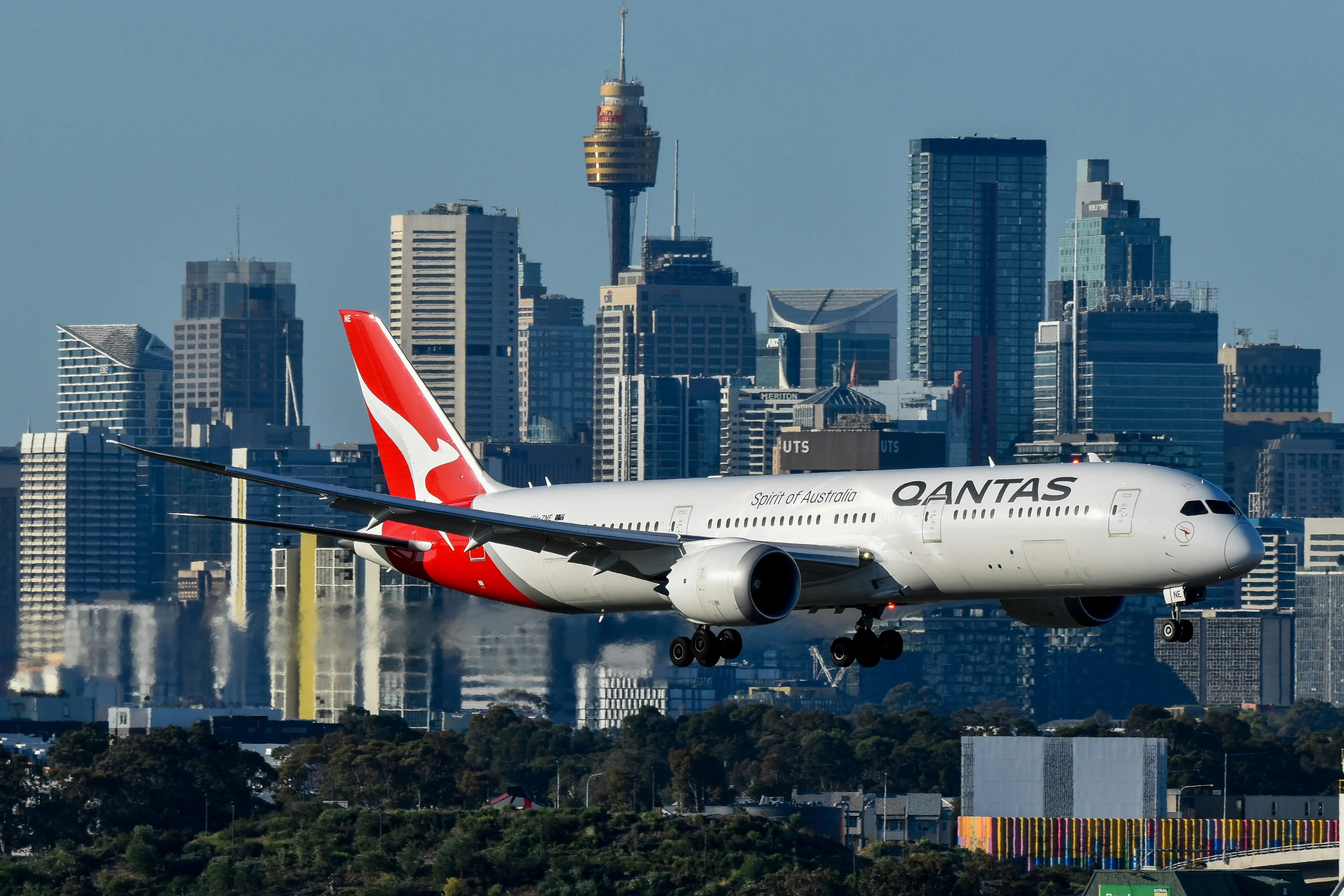 Qantas: Perth, Australia to London: 17 hours and 15 minutes