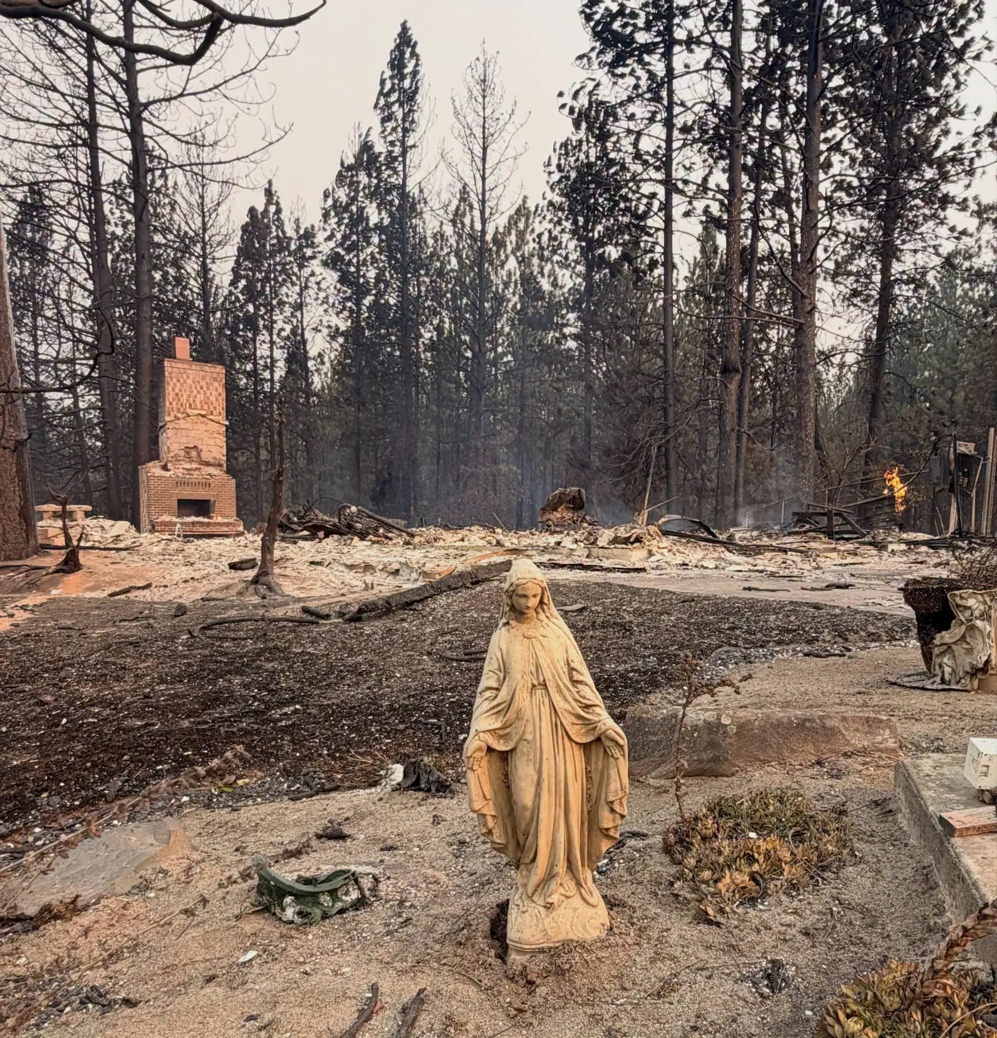 Spokane wildfires leave 700 structures destroyed, 64,000 under evacuation orders