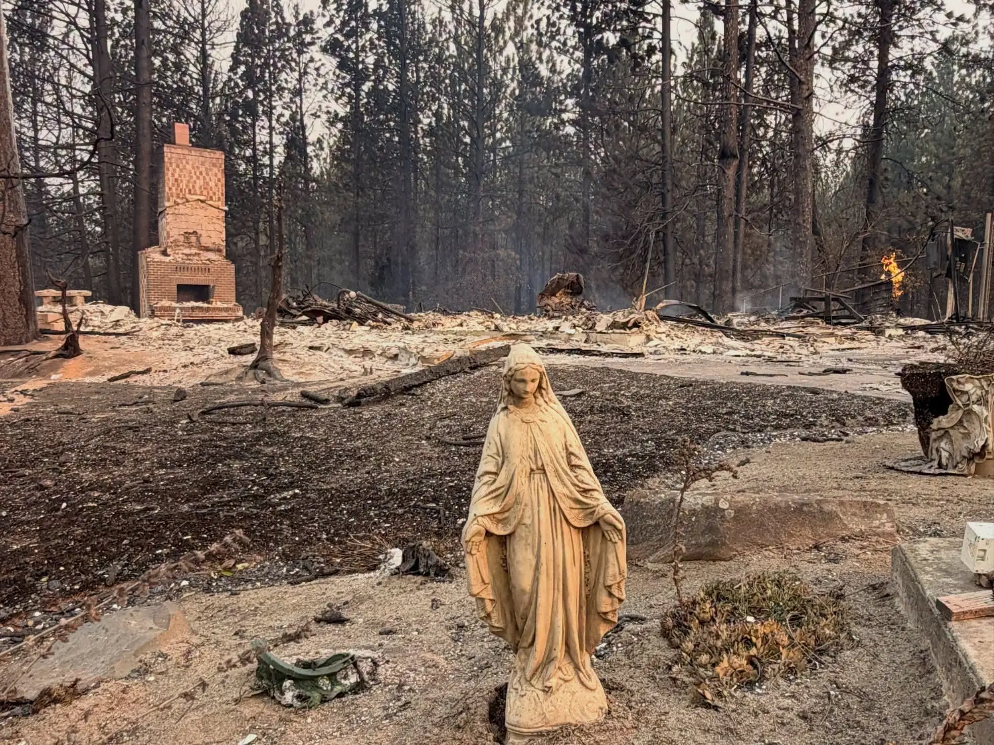 Spokane wildfires leave 700 structures destroyed, 64,000 under evacuation orders Spokane wildfires leave 700 structures destroyed, 64,000 under evacuation orders