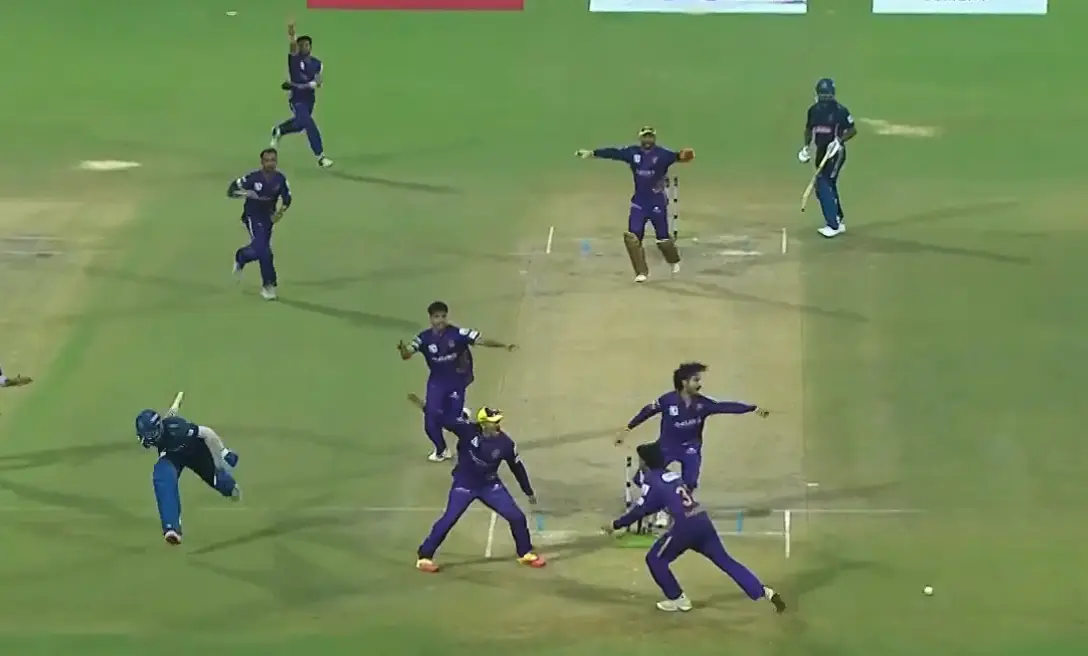 DPL 2026 | WATCH - Crazy scenes unfold as 'free kick' forces super over in Warriors vs Tigers