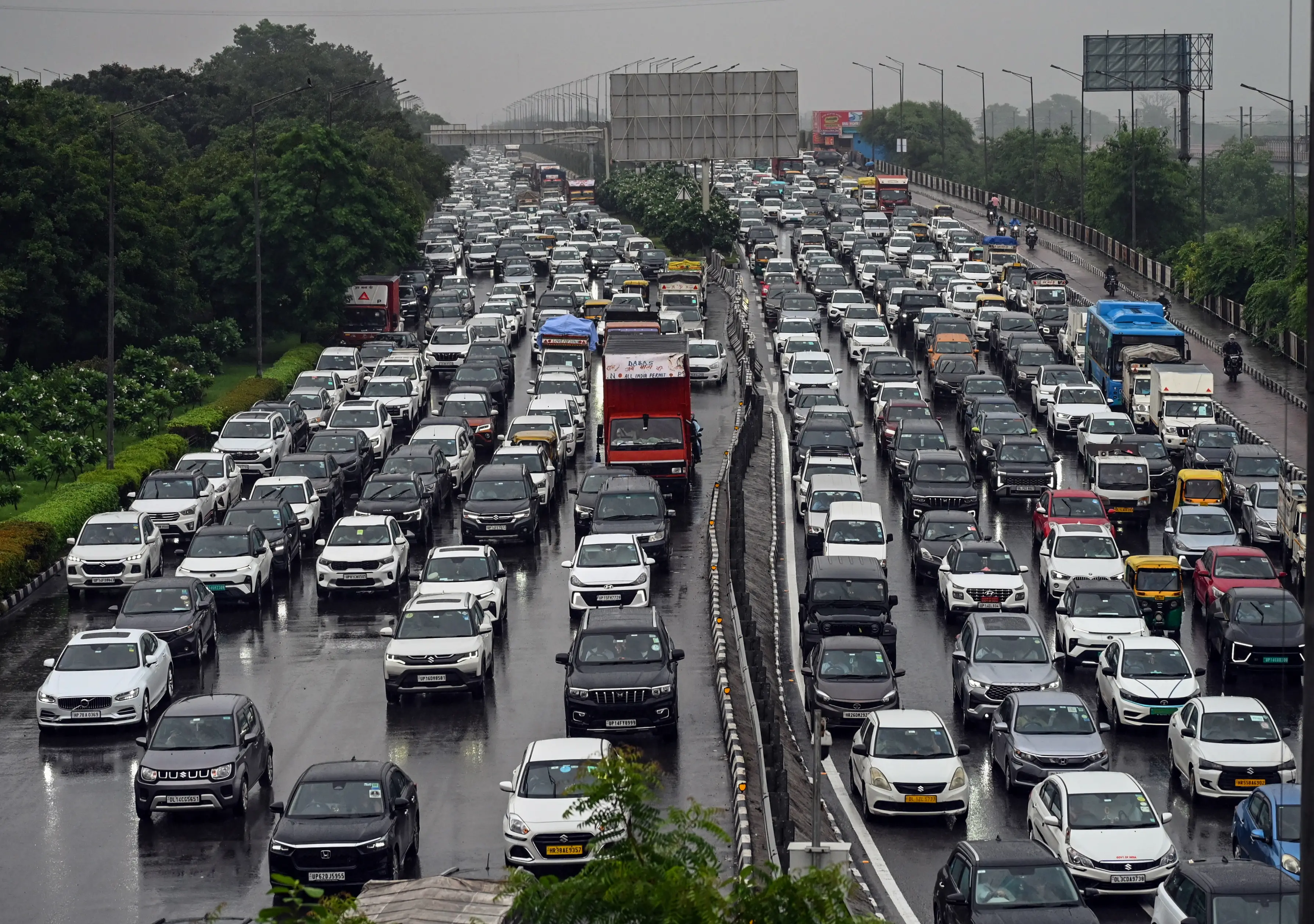 New speed limits, automatic challans: Big traffic change coming to Delhi-Meerut Expressway. All you need to know