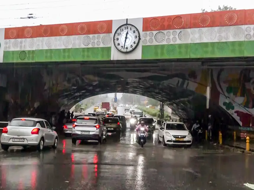Delhi rains: IMD issues Red alert as heavy showers trigger waterlogging, traffic chaos and flight disruptions Delhi rains: IMD issues Red alert as heavy showers trigger waterlogging, traffic chaos and flight disruptions