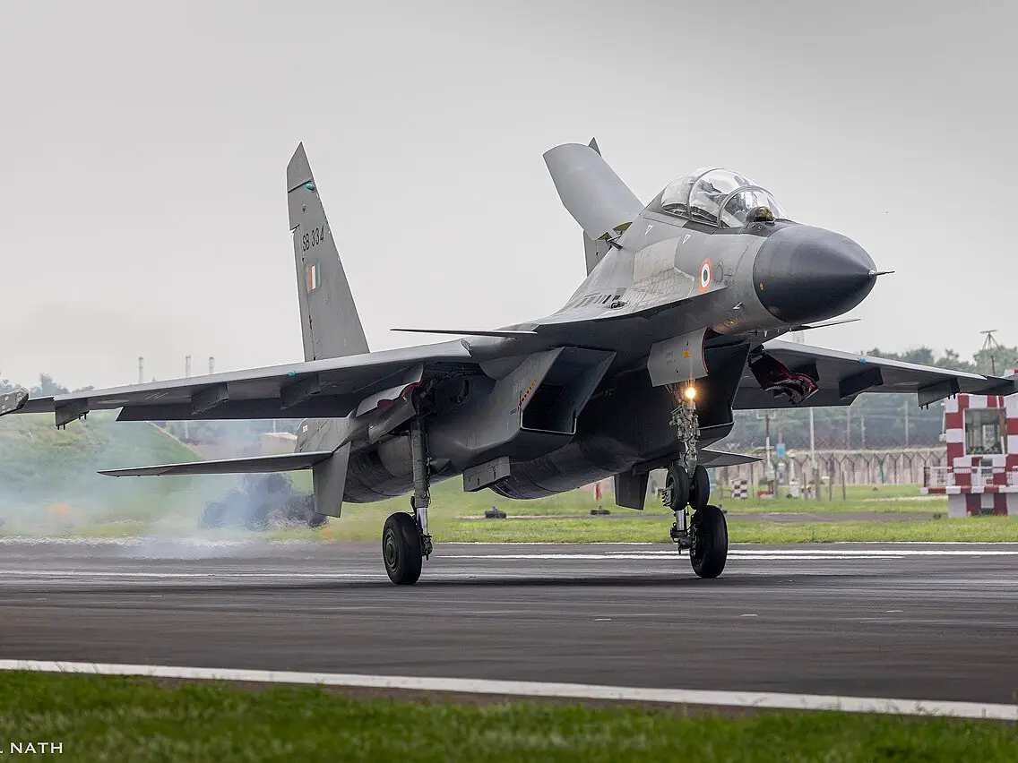 Why the Su-30MKI doesn't need external fuel tanks to fly vast distances