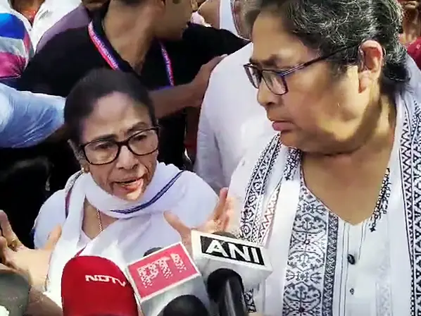 Mamata Banerjee's car attacked in West Bengal while meeting family of TMC worker who died in police custody Mamata Banerjee's car attacked in West Bengal while meeting family of TMC worker who died in police custody