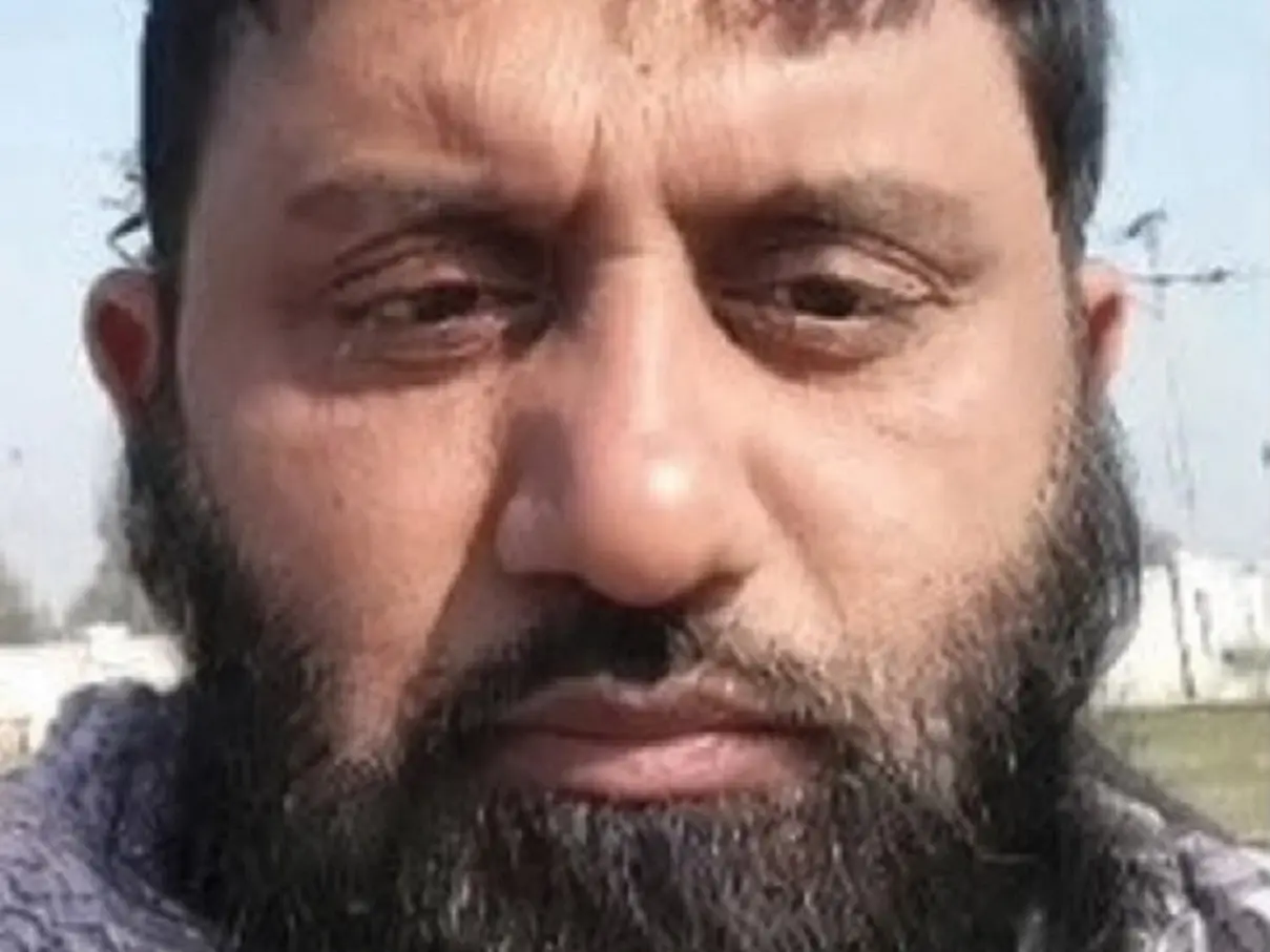 Lashkar commander dies ‘mysteriously’ at Islamabad mosque entrance after eating at ‘unfamiliar’ eatery Lashkar commander dies ‘mysteriously’ at Islamabad mosque entrance after eating at ‘unfamiliar’ eatery
