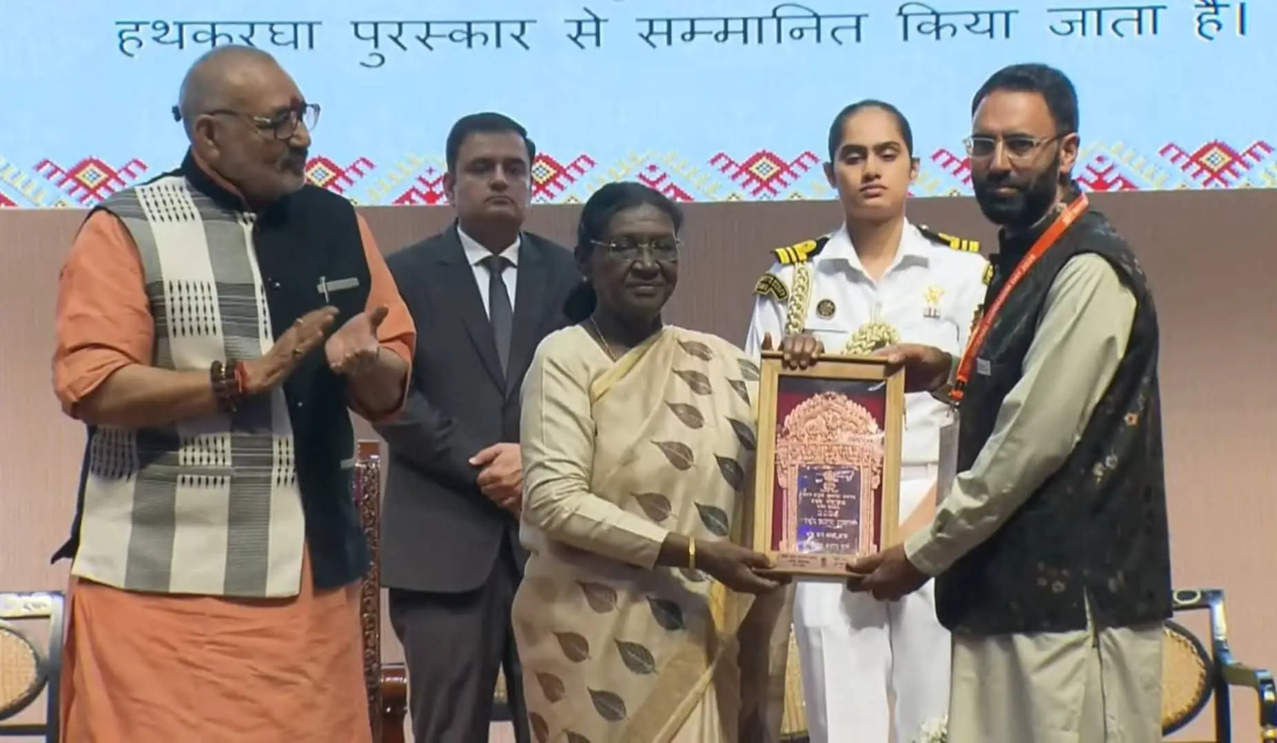 J&K artisans bag National Handloom Awards, CM Omar Abdullah congratulates awardees