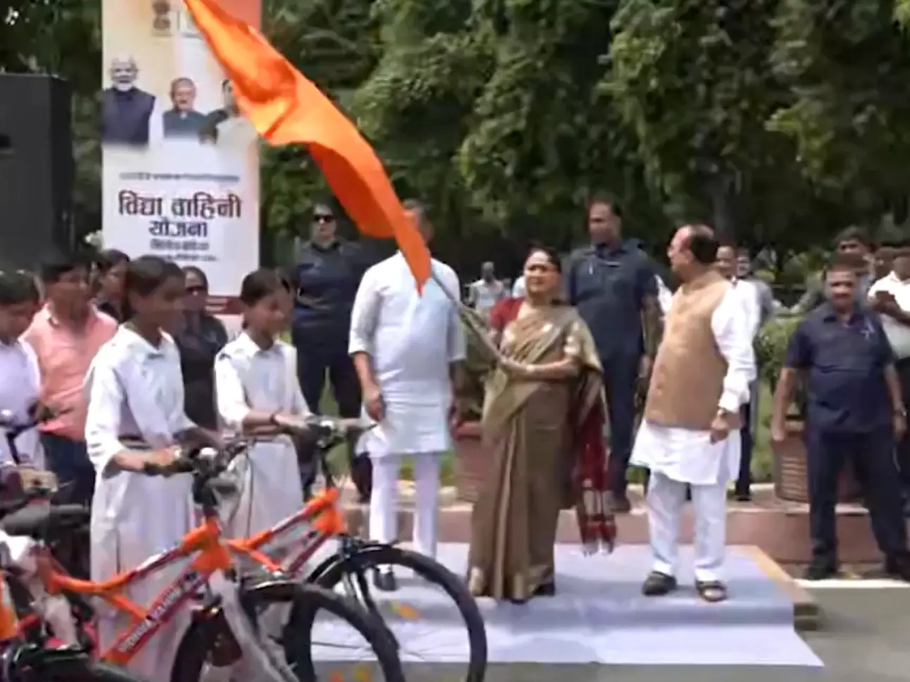 Delhi CM Rekha Gupta distributes bicycles to class 9 girls under Vidya Vahini Yojana Delhi CM Rekha Gupta distributes bicycles to class 9 girls under Vidya Vahini Yojana