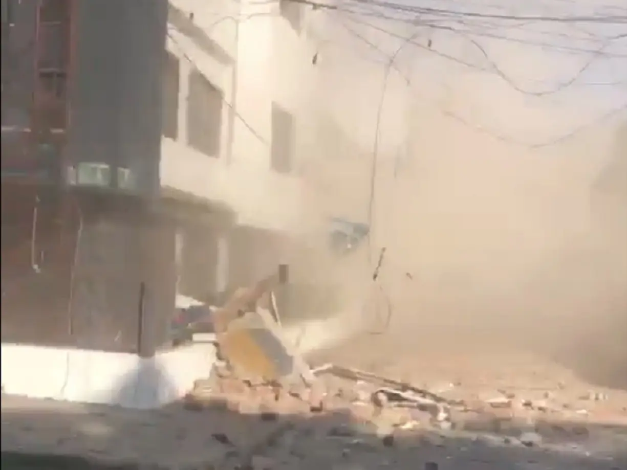 At least 111 killed as powerful quake of 7.4 magnitude jolts Colombia; dozens of buildings collapse At least 111 killed as powerful quake of 7.4 magnitude jolts Colombia; dozens of buildings collapse