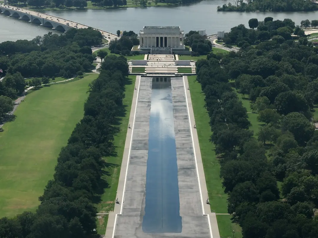 Trump admits ‘contractor error’ damaged Reflecting Pool, still blames Olympian Trump admits ‘contractor error’ damaged Reflecting Pool, still blames Olympian