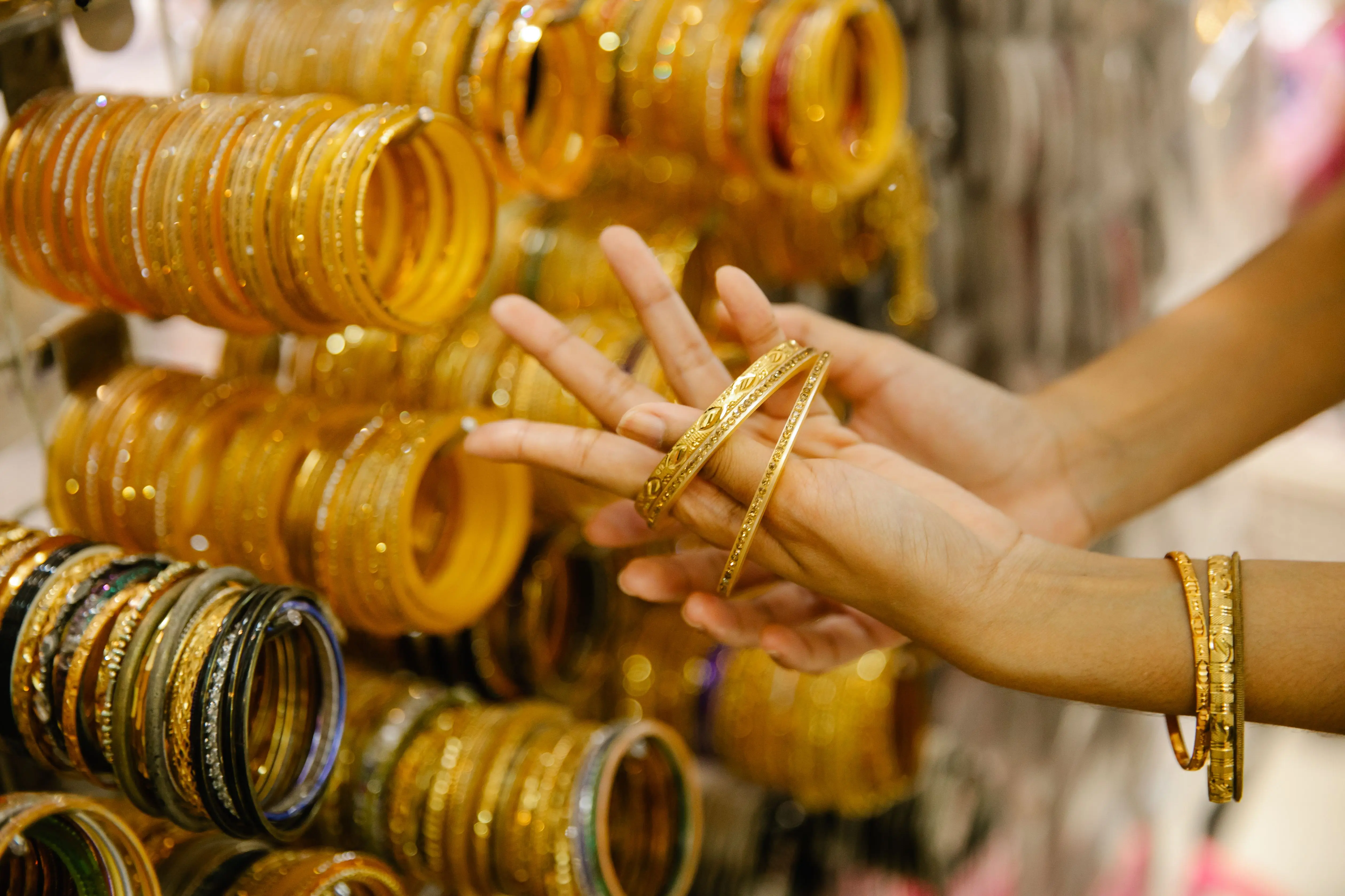 Gold (24 Karat per 10 grams)