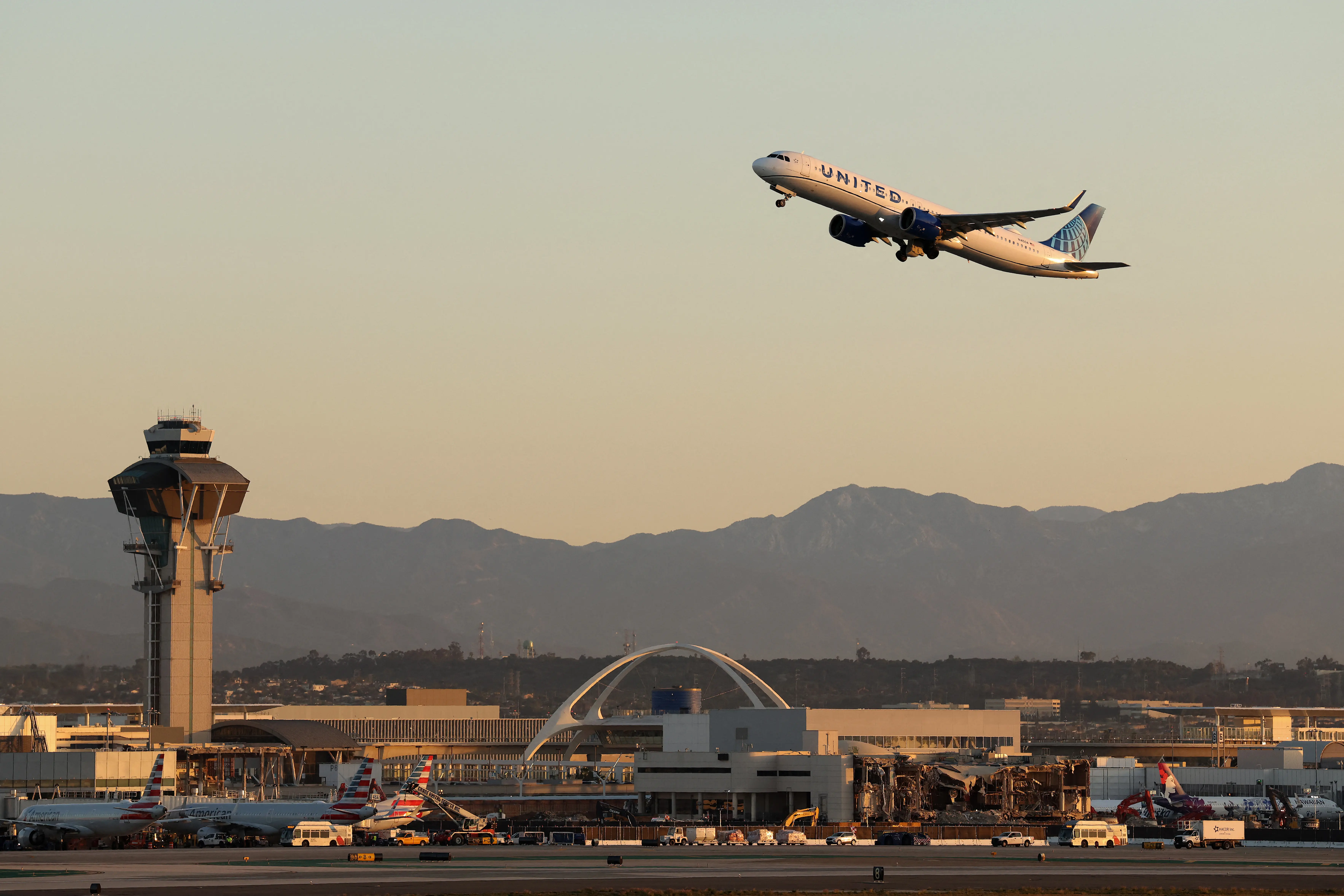 Could a video gamer be in charge of your next flight? FAA hires 2,000 players as air traffic controllers