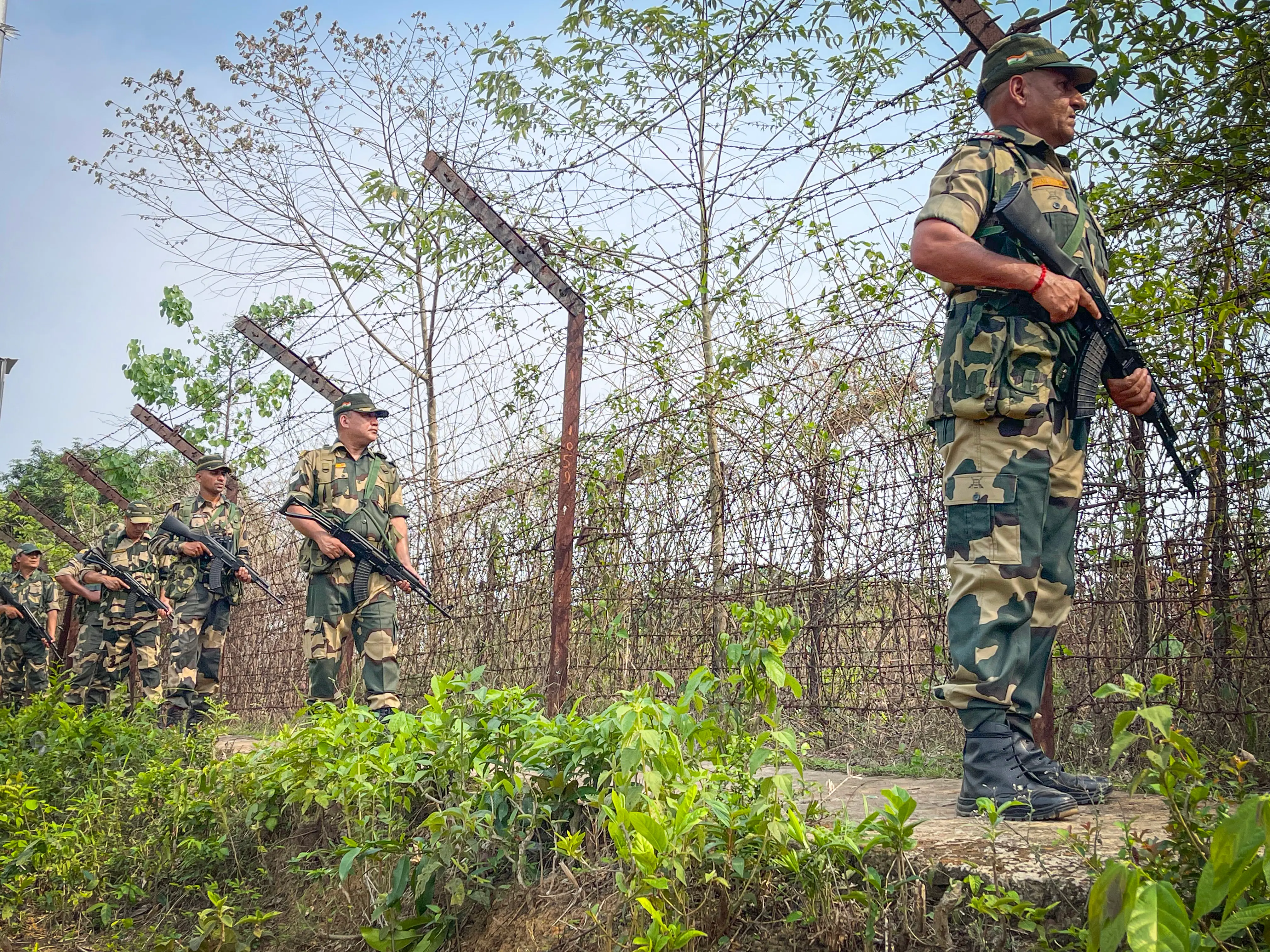Pakistani spy held near India-Bangladesh border with Fort William recon material; ISI links under probe