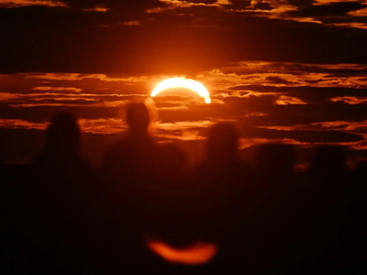 Google searches for 'eyes hurt' see shark spike after solar eclipse - 'I think I'm going blind'