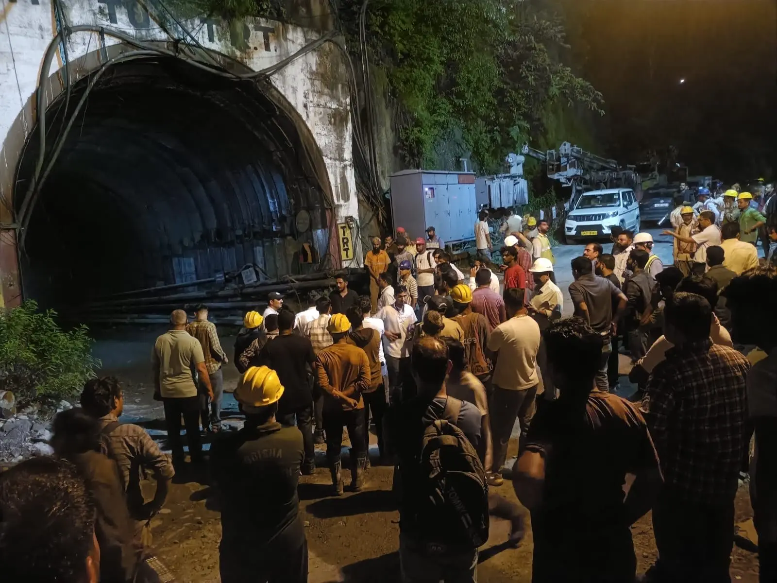 6 workers killed, 2 trapped as water, debris enter THDC tunnel in Uttarakhand’s Chamoli 6 workers killed, 2 trapped as water, debris enter THDC tunnel in Uttarakhand’s Chamoli