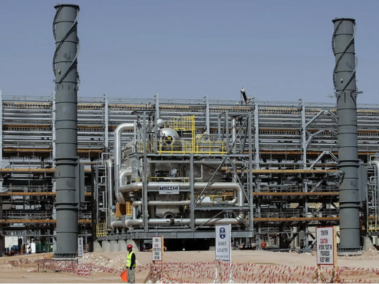 Houthis attack Aramco refinery in Saudi Arabia’s Jizan region with drones Houthis attack Aramco refinery in Saudi Arabia’s Jizan region with drones