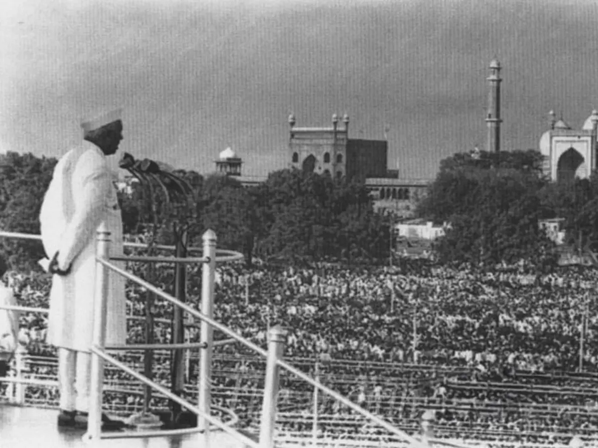 PM Jawaharlal Nehru addresses the nation from Red Fort