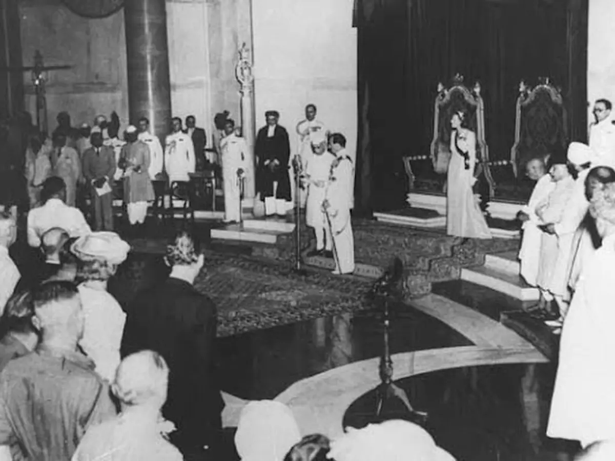 Lord Mountbatten swears in Pandit Jawaharlal Nehru as the first Prime Minister