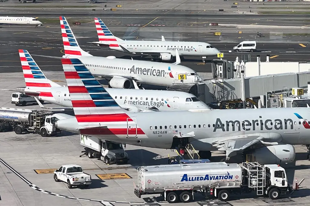 Two American airlines jets nearly cross paths after flight number mix-up over Phoenix