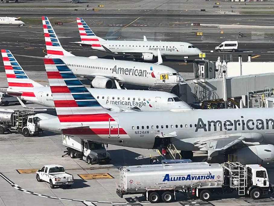 Two American airlines jets nearly cross paths after flight number mix-up over Phoenix Two American airlines jets nearly cross paths after flight number mix-up over Phoenix
