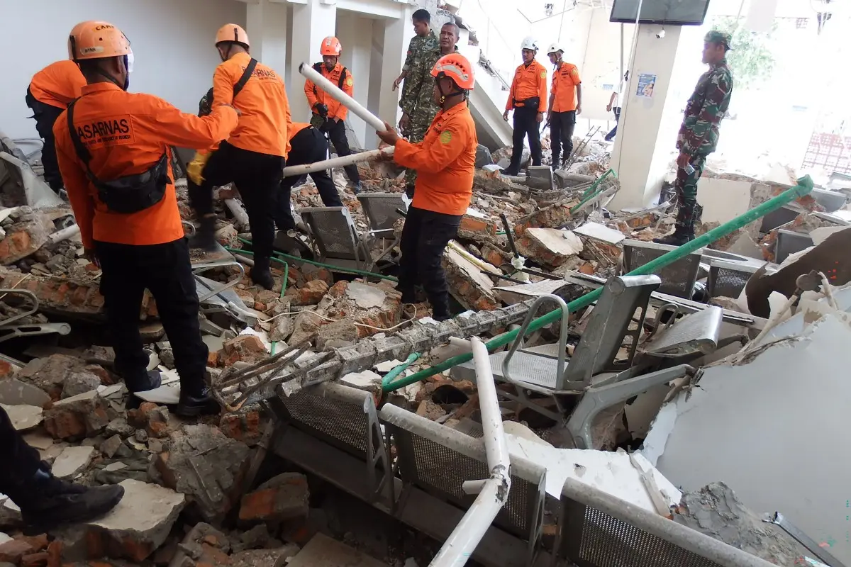 Indonesia quake of 7.7 magnitude triggers tsunami warning, kills 20. Why is this one different?