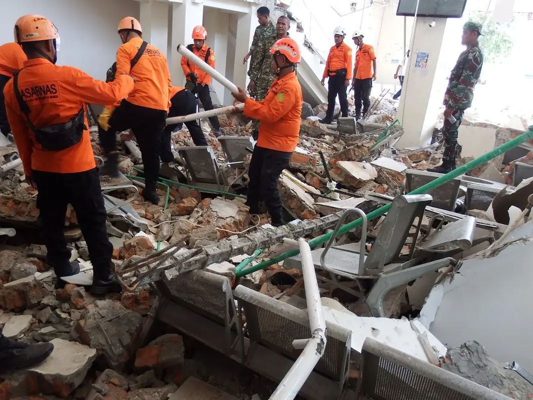 Indonesia quake of 7.7 magnitude triggers tsunami warning, kills 20. Why is this one different? Indonesia quake of 7.7 magnitude triggers tsunami warning, kills 20. Why is this one different?