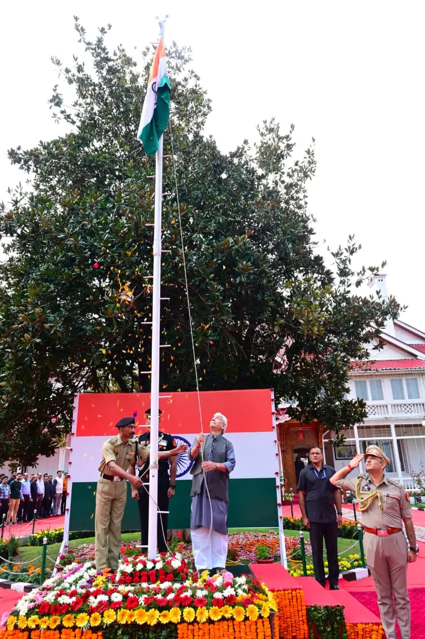 LG Sinha hoists national flag at Lok Bhavan on 80th Independence Day
