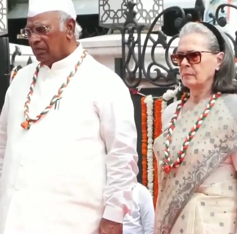 Sonia Gandhi, Kharge’s 'gestures' during Vande Mataram trigger political row on Independence Day