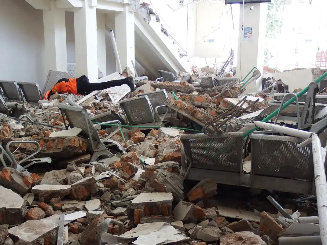 Indonesia hit by second earthquake of 6.9 magnitude as death toll reaches 38; rescue teams search Flores debris Indonesia hit by second earthquake of 6.9 magnitude as death toll reaches 38; rescue teams search Flores debris