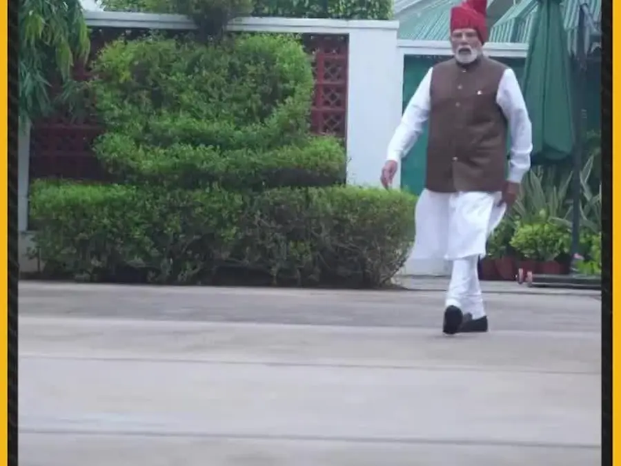 PM Modi Shares Video of Peacocks Meeting Him Before Red Fort 