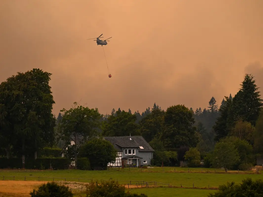 Raging wildfire near Belgian border threatens German border village of Gey, 2,000 evacuated Raging wildfire near Belgian border threatens German border village of Gey, 2,000 evacuated
