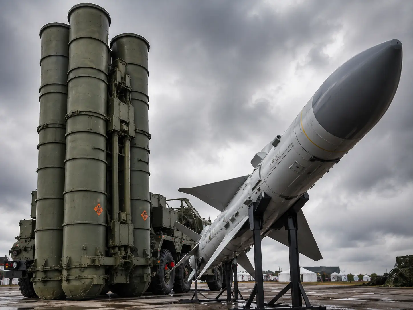 How does an S-400 missile compare with a cruise missile?