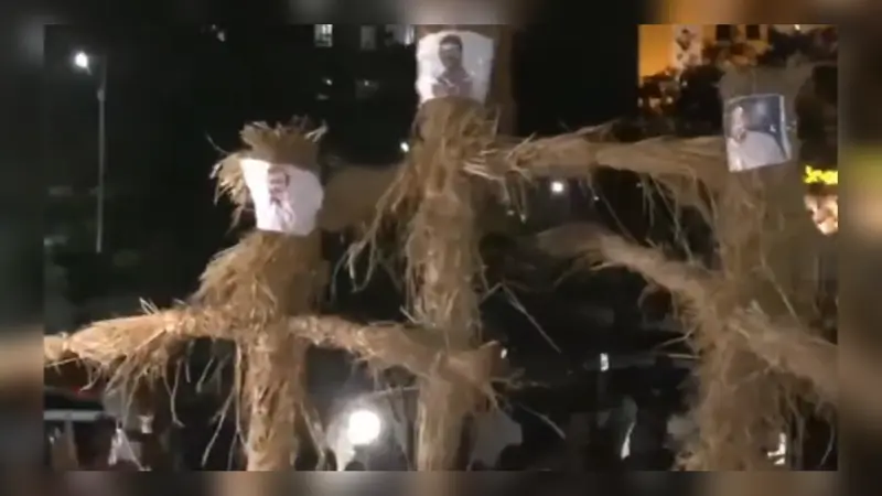 Jharkhand students burn effigies of CM Hemant Soren, Rahul Gandhi, and Tejashwi Yadav Jharkhand students burn effigies of CM Hemant Soren, Rahul Gandhi, and Tejashwi Yadav