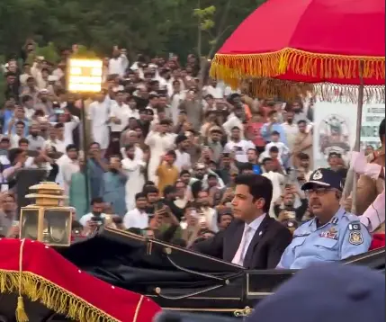 Pakistani officials' ‘viceroy-style’ Independence Day parade entrance draws backlash, netizens call it 'British Raj Vibes'