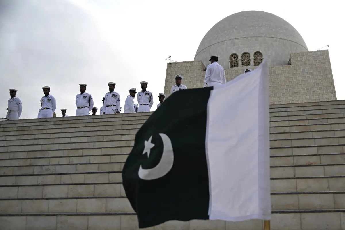 Outrage in Pakistan over 'colonial' mindset as officials ride in horse carriage | Gravitas