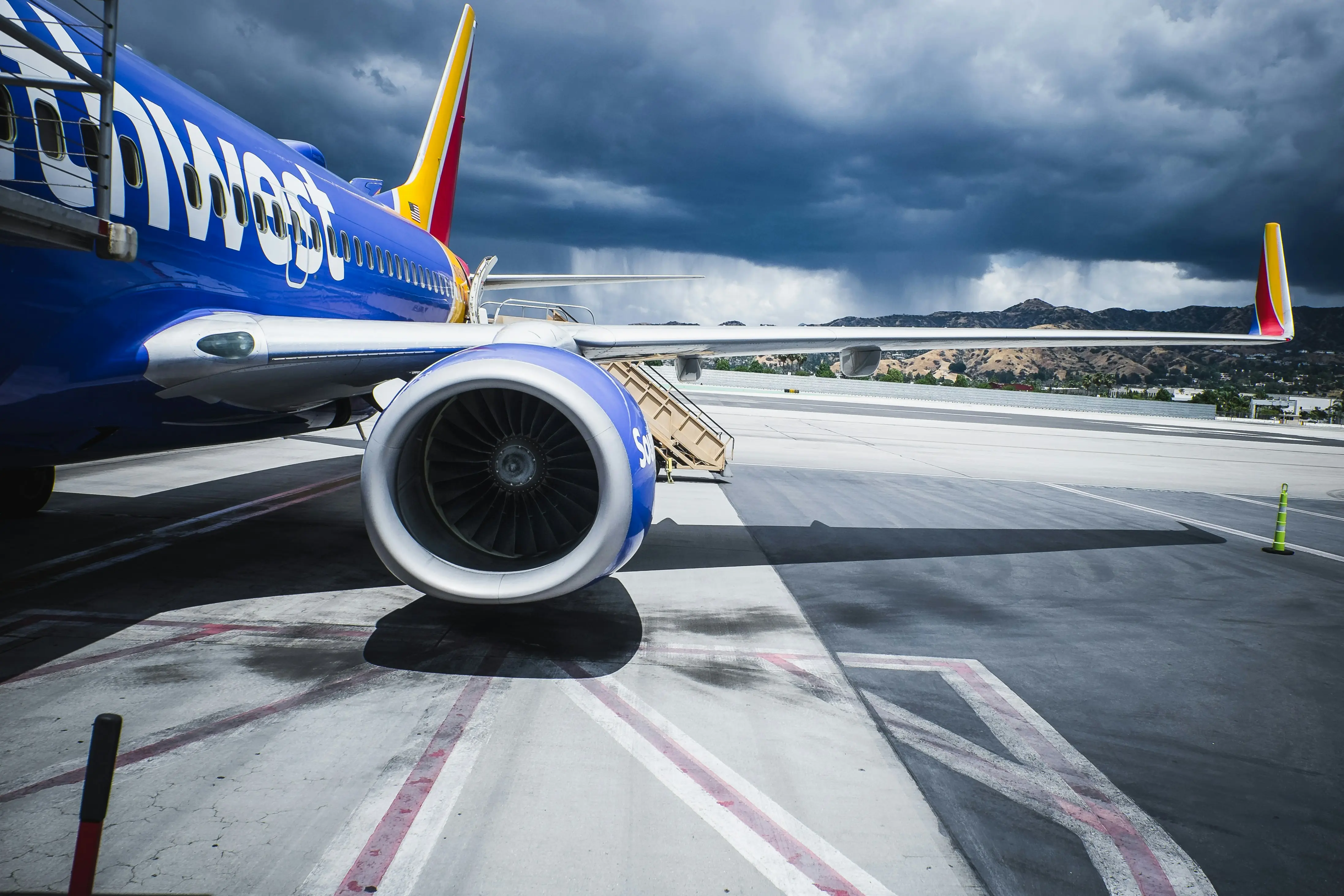 Southwest pilot union wants to punish female co-pilot who reported Captain for stripping and watching porn in cockpit