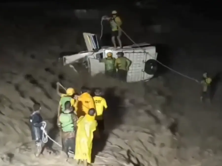 SDRF ‘angels’ brave swollen Bein River to save 2 trapped in overturned car - WATCH