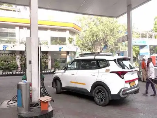 Three killed, several injured as truck's CNG cylinder explodes at Delhi fuel pump