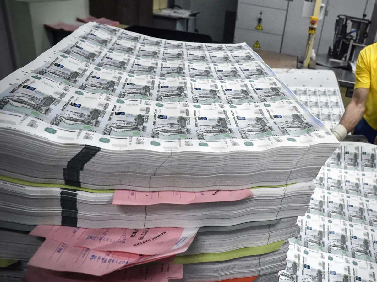 Why have billionaires pulled nearly 2.39 trillion Roubles from Russian banks? Why have billionaires pulled nearly 2.39 trillion Roubles from Russian banks?