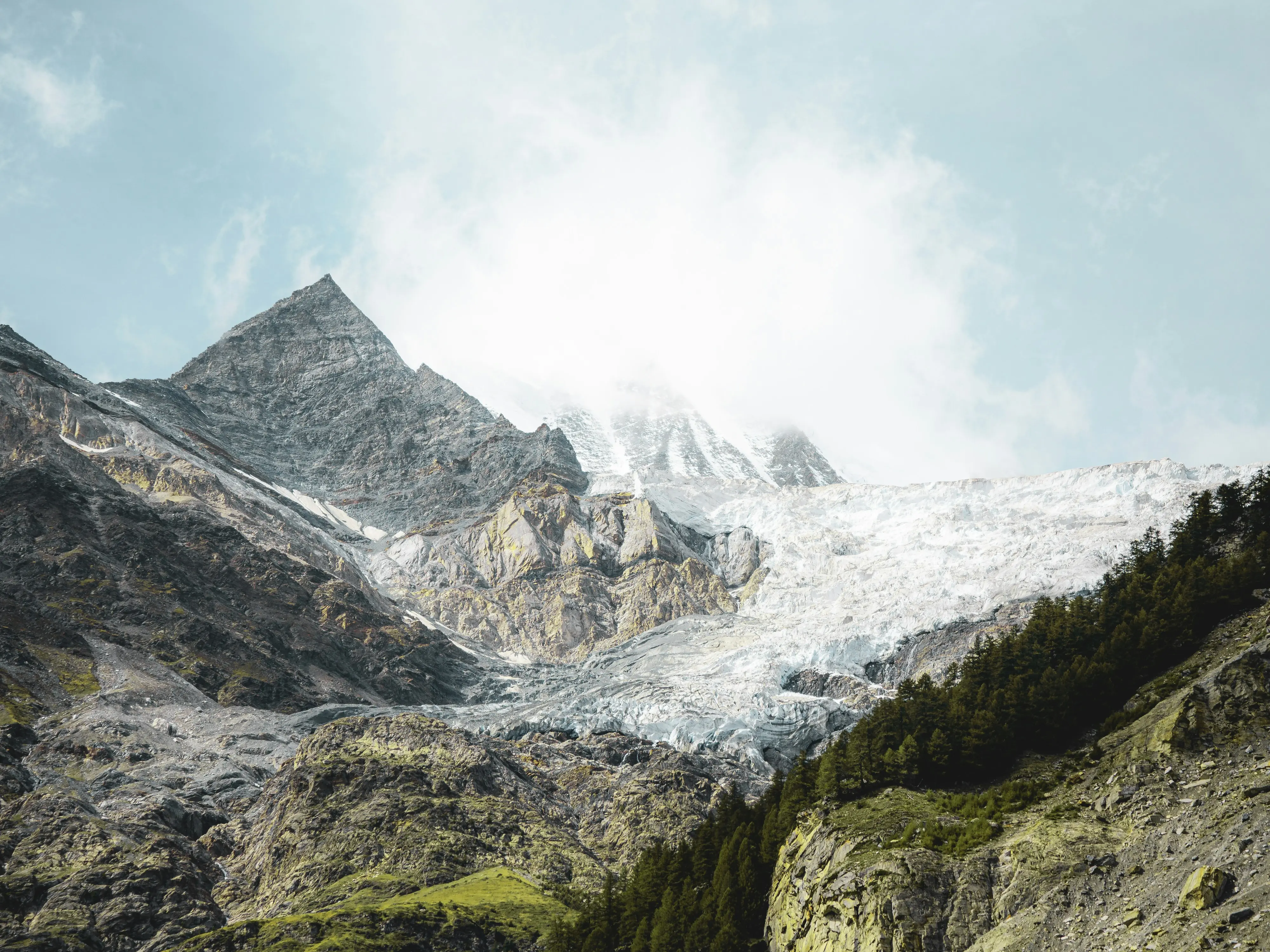 Bodies of hikers missing since 1992 found under melting Swiss glacier Bodies of hikers missing since 1992 found under melting Swiss glacier