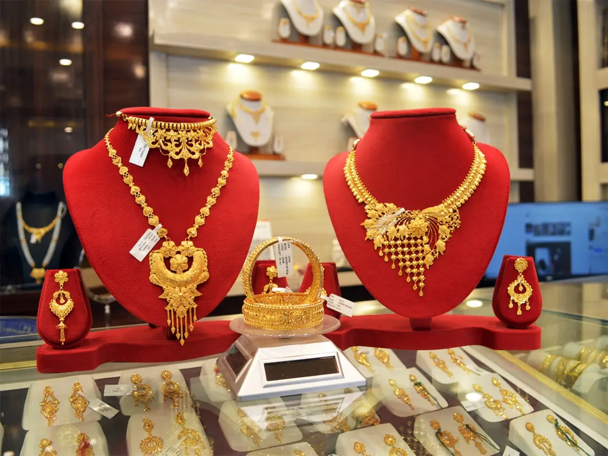 Burglars in Gujarat get trapped inside jewellery shop, call police for help