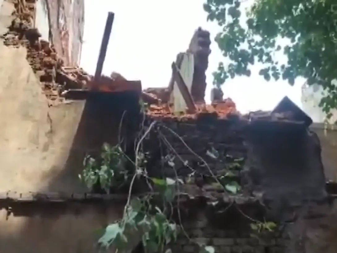 Karol Bagh building collapse leaves one dead, three injured; rescue operation launched Karol Bagh building collapse leaves one dead, three injured; rescue operation launched
