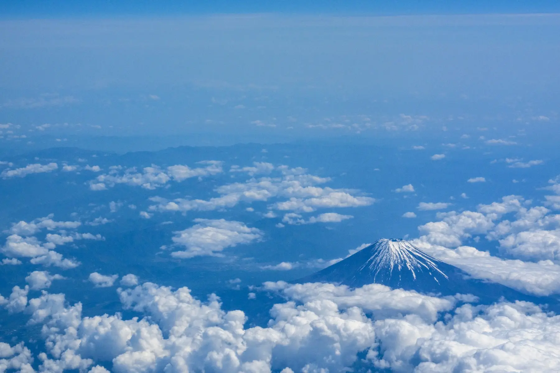 ‘Wait here, I’m going to the summit’: Japanese father leaves tired 7-year-old son alone on a, sparks outrage