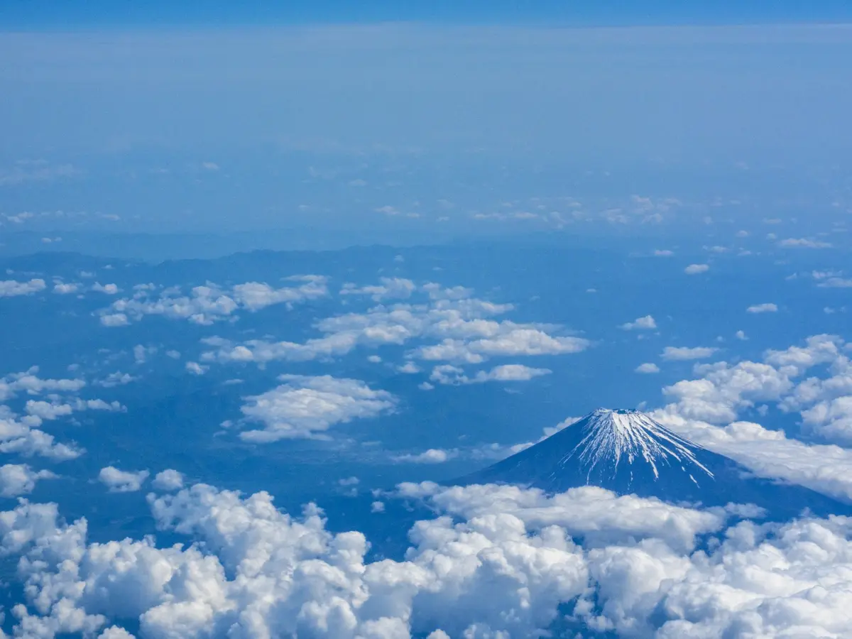 Father Leaves Tired Seven-Year-Old Alone on Mount Fuji