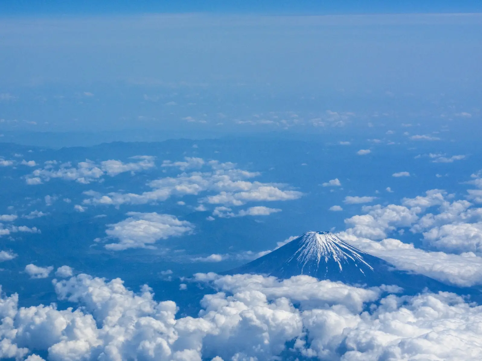 ‘Wait here, I’m going to the summit’: Japanese father leaves tired 7-year-old son alone on a, sparks outrage ‘Wait here, I’m going to the summit’: Japanese father leaves tired 7-year-old son alone on a, sparks outrage
