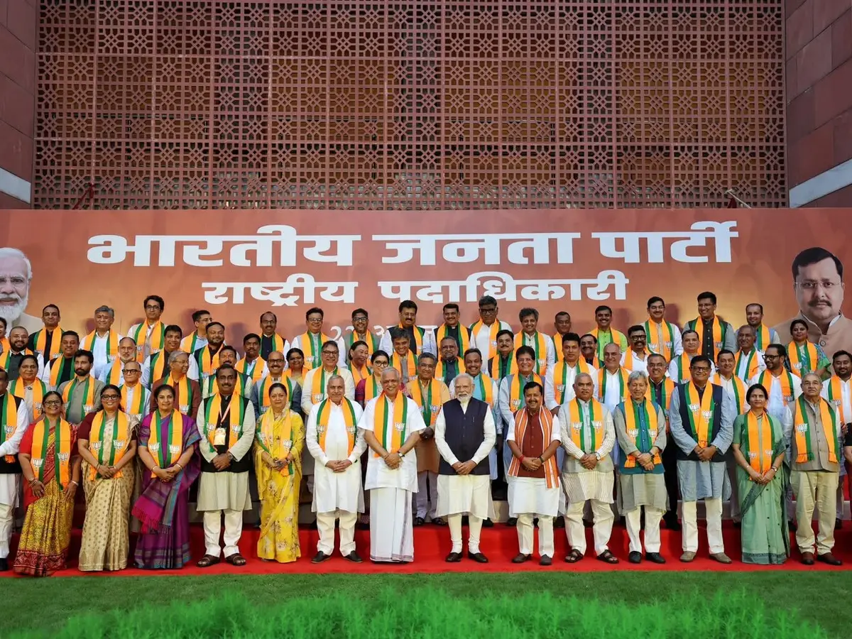 PM Modi meets BJP's new team, backs Vande Mataram legacy